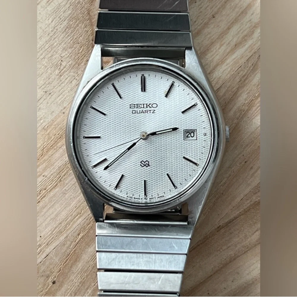 Seiko SQ Men's Watch Vintage Stainless Dial Stretch Bracelet Date Windows